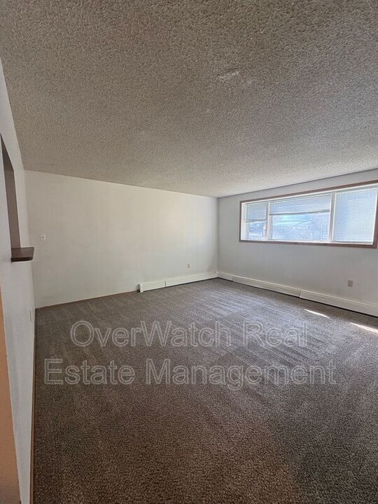 1509 W 45th Ave in Anchorage, AK - Building Photo