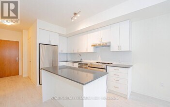 8960 Jane St in Vaughan, ON - Building Photo - Building Photo