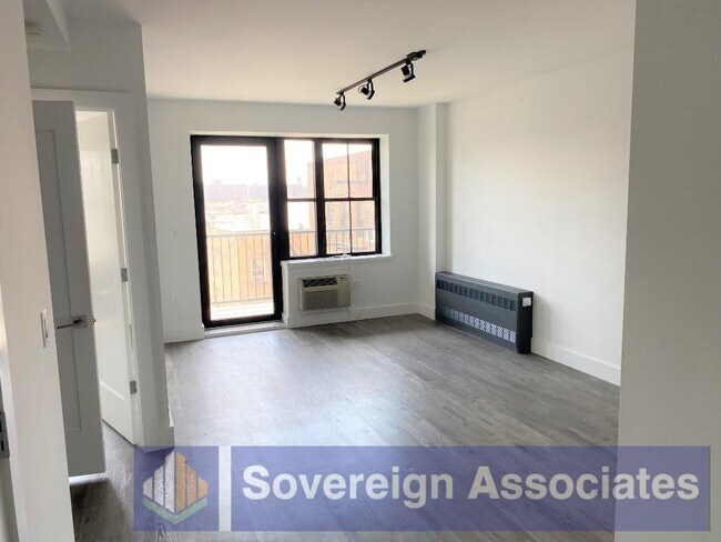 11 Cooper St in New York, NY - Building Photo - Building Photo
