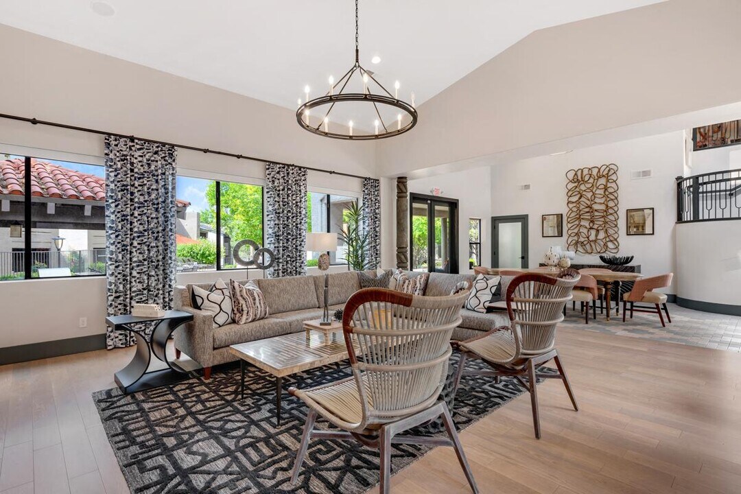 La Mirage Apartment Homes in Albuquerque, NM - Building Photo