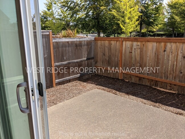 17584 SW Devonshire Way in Sherwood, OR - Building Photo - Building Photo