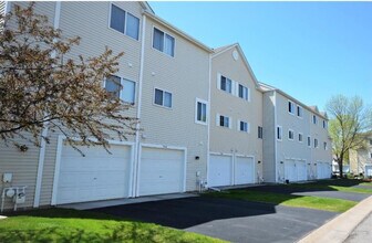 9064 Scarlet Globe Dr in Eden Prairie, MN - Building Photo - Building Photo