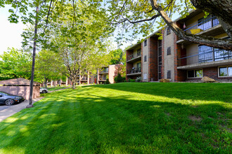 Durham Court Apartments Buildings A, B & C in Allison Park, PA - Building Photo - Building Photo