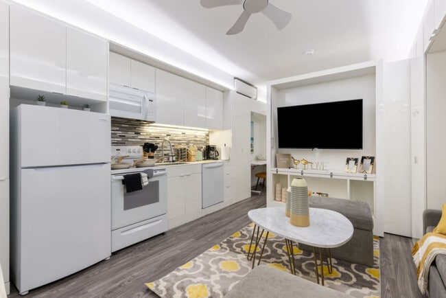 12607 Larchmere Blvd in Cleveland, OH - Building Photo - Building Photo