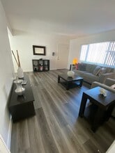 Vistan Apartments in Chula Vista, CA - Building Photo - Building Photo