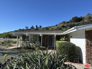 1271 El Hito Cir in Los Angeles, CA - Building Photo - Building Photo