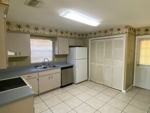 728 Sunbright Dr in Seffner, FL - Building Photo - Building Photo