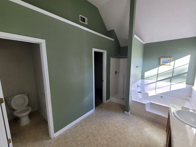 3551 Creekview Dr in Rex, GA - Foto de edificio - Building Photo