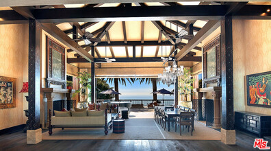 24834 Pacific Coast Hwy in Malibu, CA - Foto de edificio - Building Photo