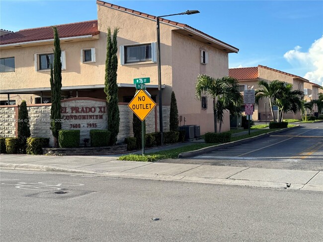 7925 W 29th Way in Hialeah, FL - Building Photo - Building Photo