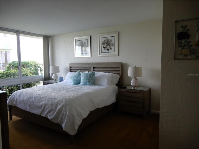5277 Isla Key Blvd S in St. Petersburg, FL - Foto de edificio - Building Photo