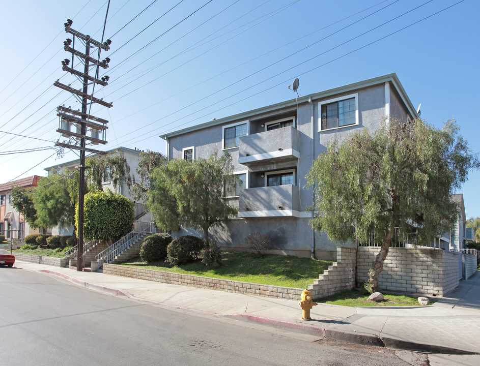 25503 Frampton Ave in Harbor City, CA - Foto de edificio