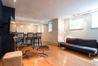 35 Thatcher St, Unit 2 in Brookline, MA - Building Photo - Building Photo