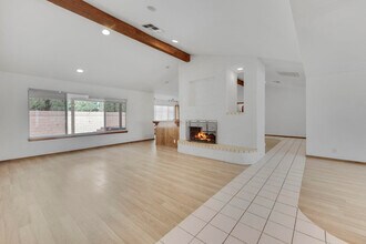 2503 Brentwood Dr in Lancaster, CA - Building Photo - Building Photo