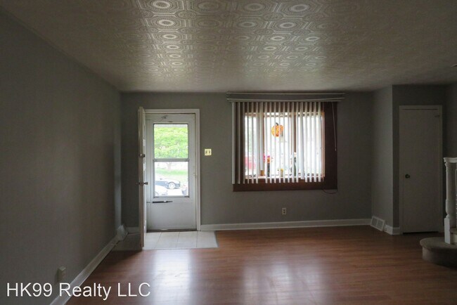 2742 Elbridge St photo'