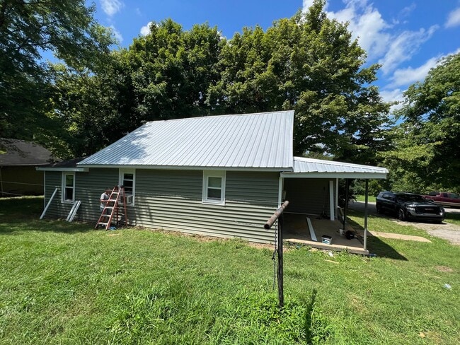 126 Lakeview Dr in Glasgow, KY - Building Photo - Building Photo