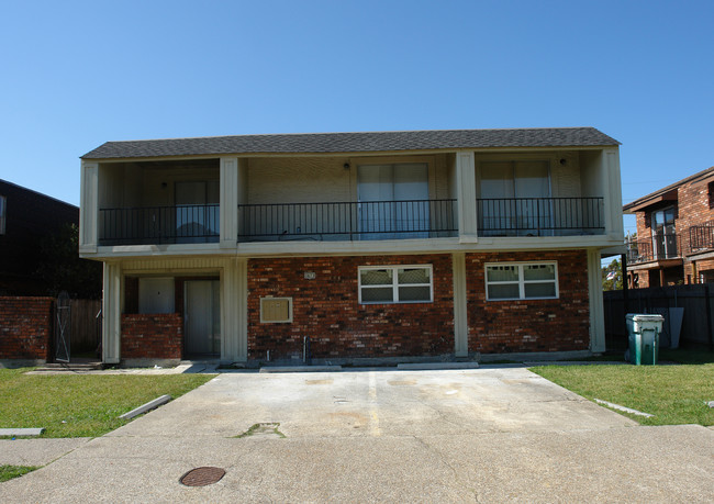 3673 Martinique Ave in Kenner, LA - Foto de edificio - Building Photo