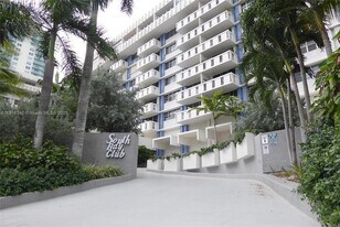 800 West Ave, Unit 924 in Miami Beach, FL - Building Photo