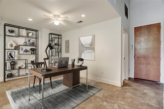 915 N San Jacinto St in Houston, TX - Foto de edificio - Building Photo