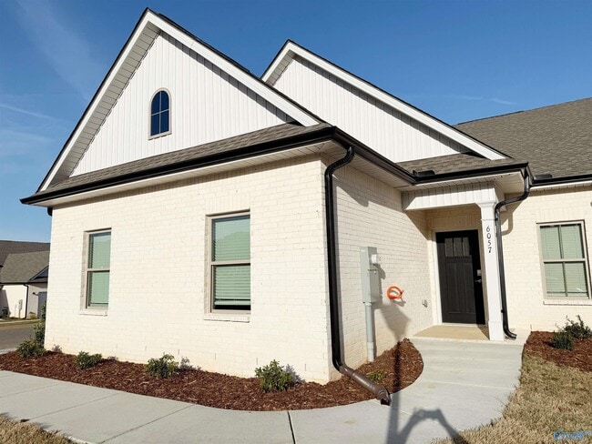 6057 Gardner Maples Dr SE in Owens Cross Roads, AL - Building Photo - Building Photo