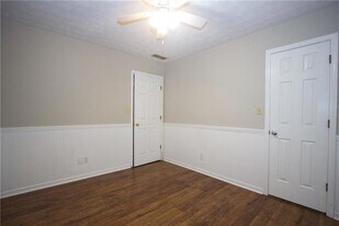 2421 Sherrie Ln SW, Unit A-323 in Conyers, GA - Building Photo
