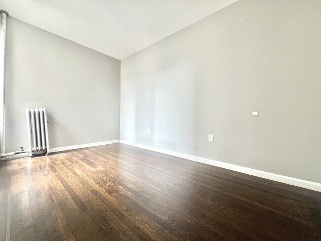 541 W 150th St