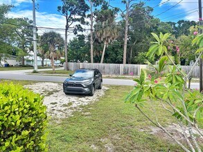 3268 SE Golden Gate Ave in Stuart, FL - Building Photo - Building Photo