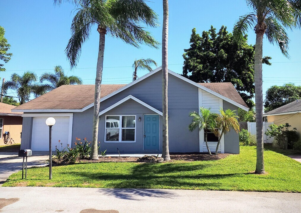 14576 Sunset Pine Dr in Delray Beach, FL - Building Photo