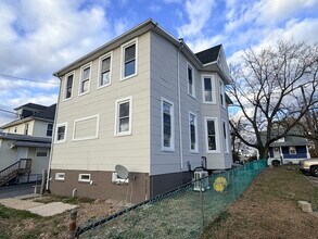 3 E Overlea Ave, Unit 2 in Baltimore, MD - Foto de edificio - Building Photo