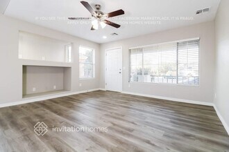 8218 W Lumbee St in Phoenix, AZ - Building Photo - Building Photo