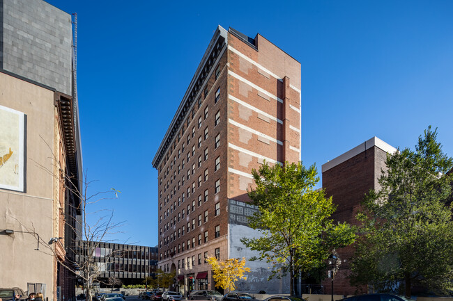 Le Themis in Montréal, QC - Building Photo - Building Photo