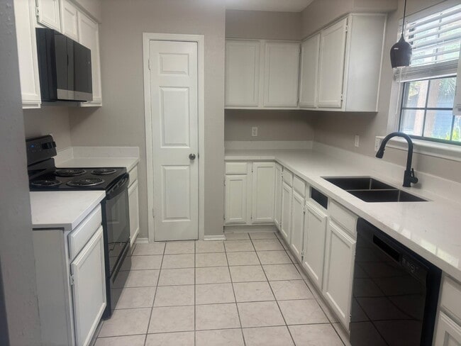 313 Meadow Wood Ct in League City, TX - Building Photo - Building Photo