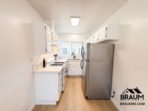 4636 Laurel Canyon Blvd-Unit -21 in Los Angeles, CA - Building Photo - Building Photo