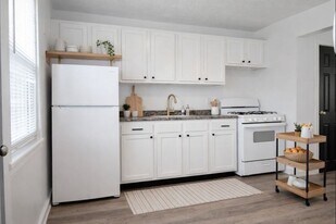 07 Midland Heights Cir in Midland, PA - Building Photo