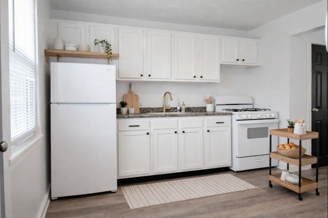 property at 15 Midland Heights Cir