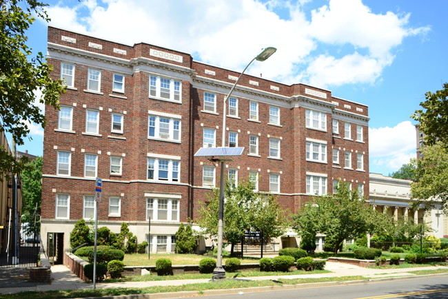 The Courtyard in East Orange, NJ - Building Photo - Building Photo