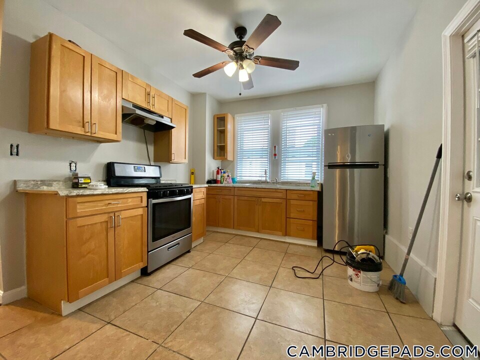 196 Sherman St in Cambridge, MA - Building Photo