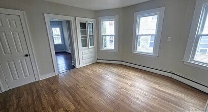 62 Miller St in New Britain, CT - Foto de edificio - Building Photo