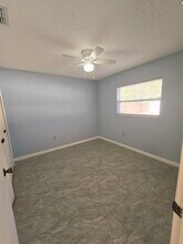 8377 Denise Dr E in Seminole, FL - Foto de edificio - Building Photo