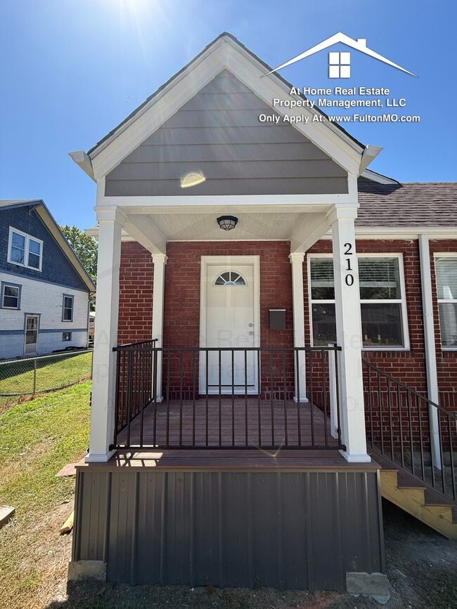 210 W 6th St in Fulton, MO - Building Photo - Building Photo