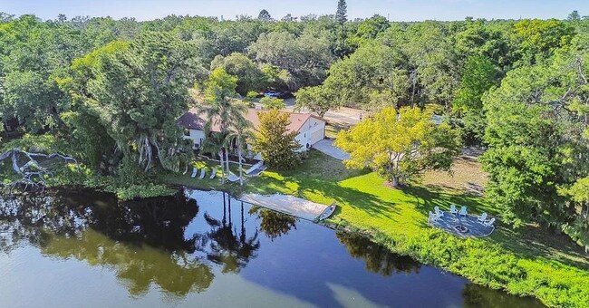 201 Gornto Lake Rd in Brandon, FL - Building Photo - Building Photo