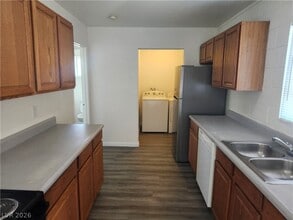 2700 E Basswood Ave in North Las Vegas, NV - Building Photo - Building Photo