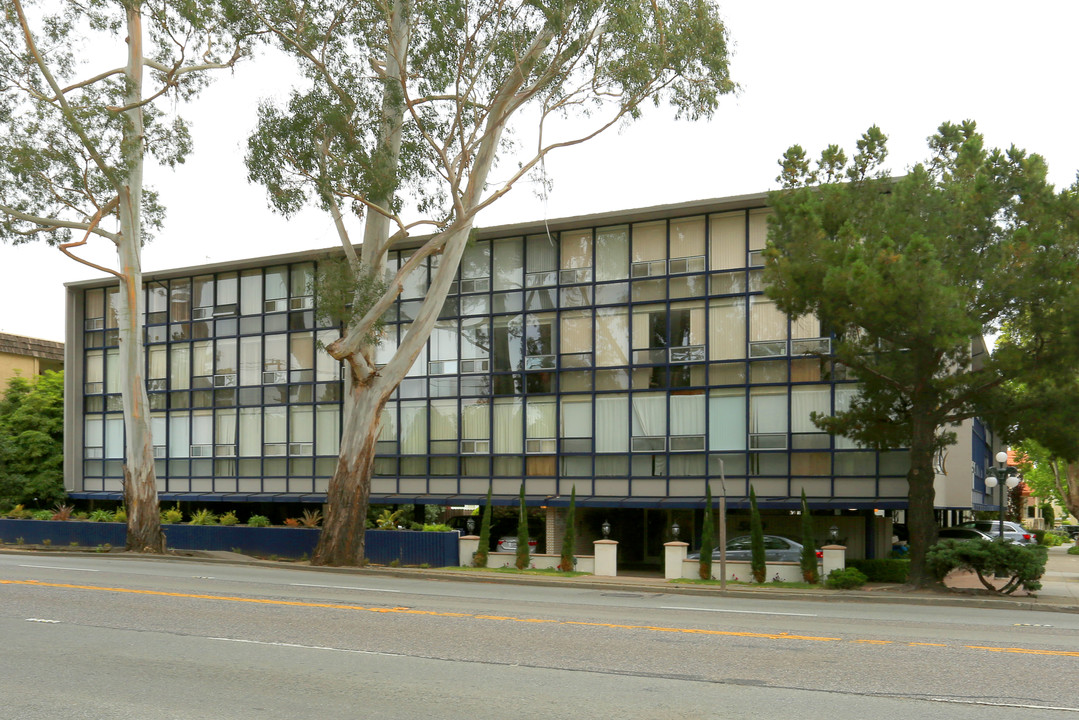 500 at Camino Real in Burlingame, CA - Building Photo