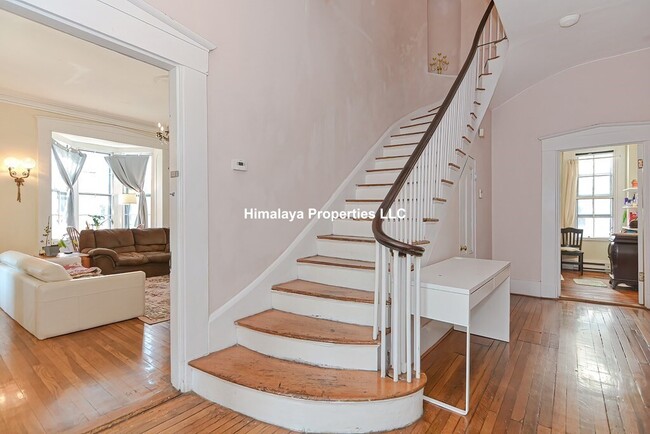 147 Hillside St, Unit A in Boston, MA - Building Photo - Building Photo