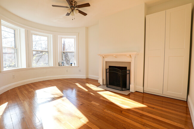 1896 Beacon St, Unit 2 in Brookline, MA - Building Photo - Building Photo