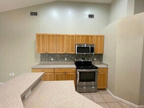 1441 Wyndham Lakes Dr in Odessa, FL - Building Photo - Building Photo
