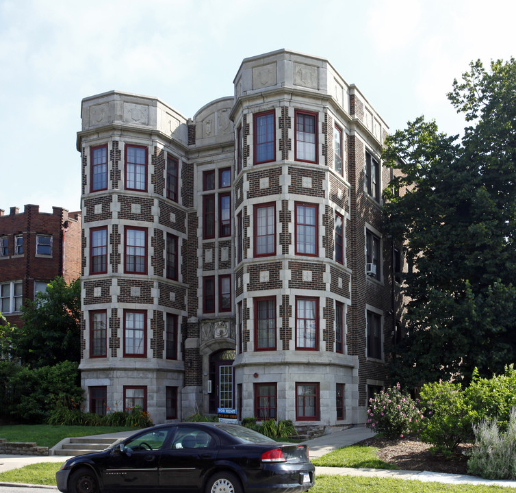 Savannah Apartments in Detroit, MI - Building Photo