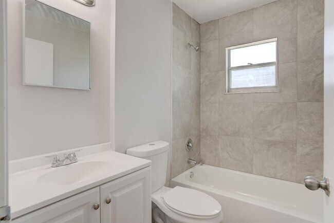 6590 Jupiter Gardens Blvd, Unit H in Jupiter, FL - Building Photo - Building Photo