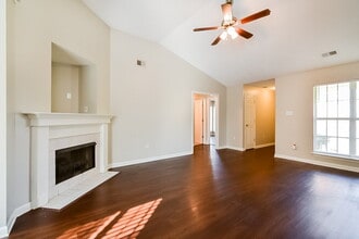 5620 Kaitlyn Dr W in Walls, MS - Foto de edificio - Building Photo