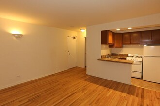 540 W Roscoe St in Chicago, IL - Building Photo - Building Photo